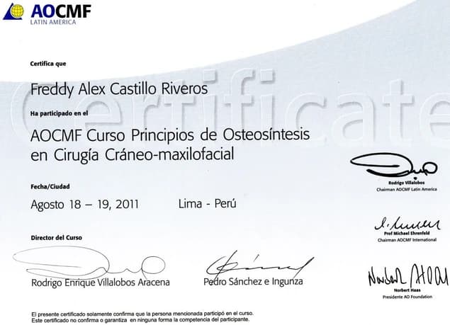 Curso de Osteosíntesis en Cirugía Craneal del Dr. Freddy Castillo