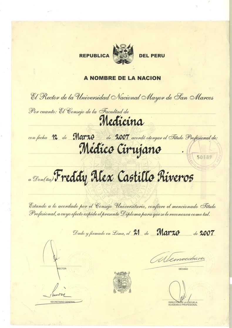 Diploma Profesional de Médico Cirujano del Dr. Freddy Castillo