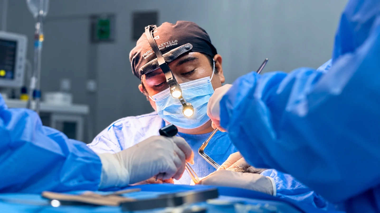 Cirugía de lifting facial Deep Plane en Lima realizada por el Dr. Freddy Castillo